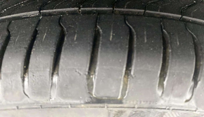 2022 MG ASTOR SUPER 1.5 MT, Petrol, Manual, 20,554 km, Left Rear Tyre Tread