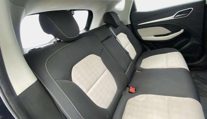 2022 MG ASTOR SUPER 1.5 MT, Petrol, Manual, 20,554 km, Right Side Rear Door Cabin
