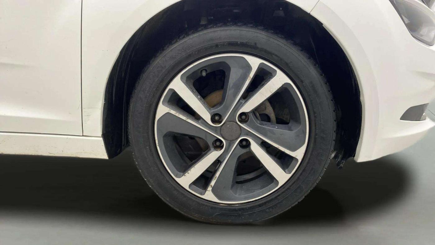 2021 Tata ALTROZ XZ (O) PETROL, CNG, Manual, 76,947 km, Right Front Wheel