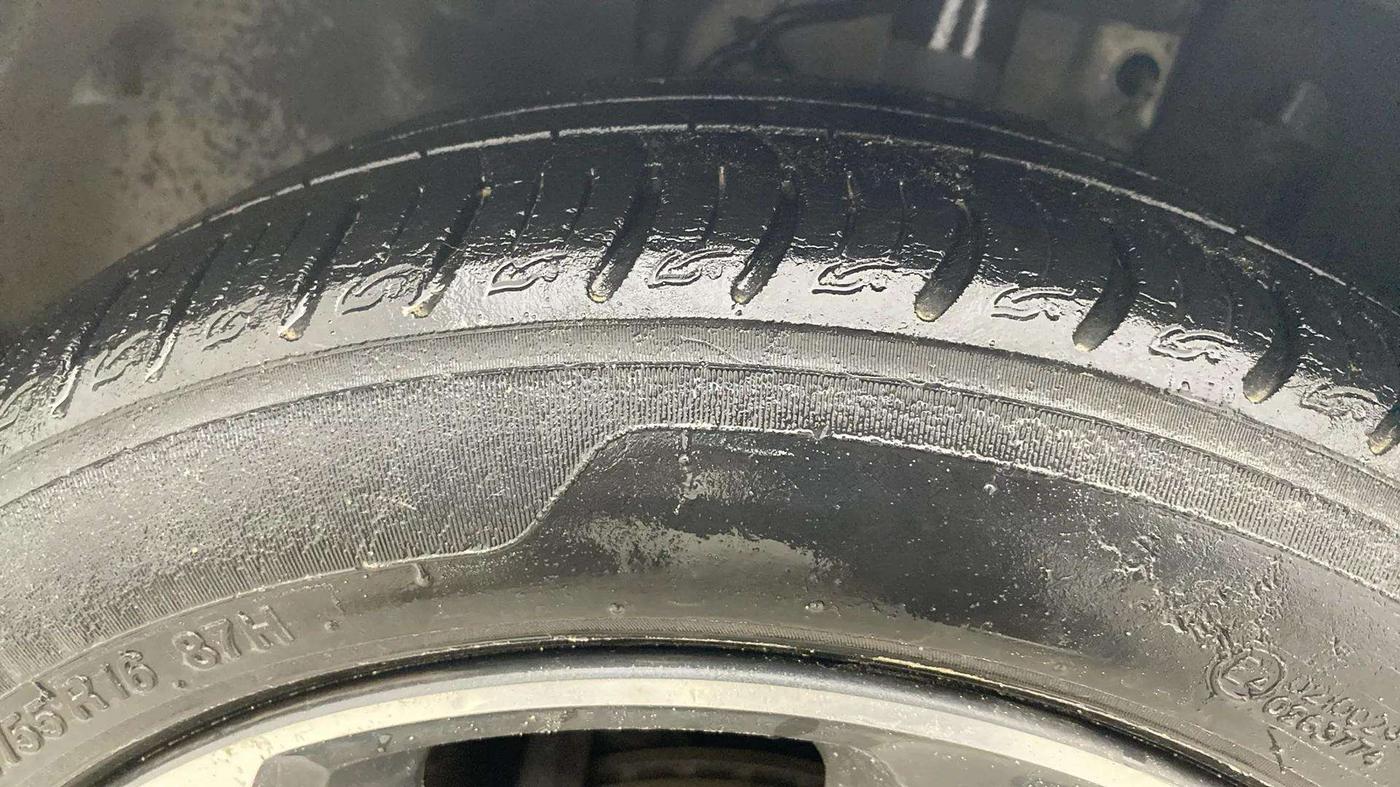 2021 Tata ALTROZ XZ (O) PETROL, CNG, Manual, 76,947 km, Left Front Tyre Tread
