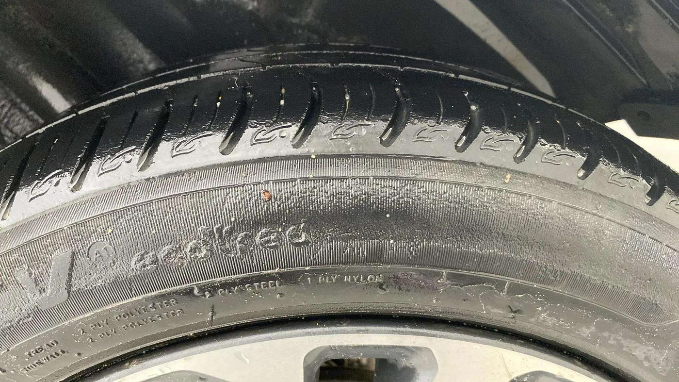 2021 Tata ALTROZ XZ (O) PETROL, CNG, Manual, 76,947 km, Left Rear Tyre Tread