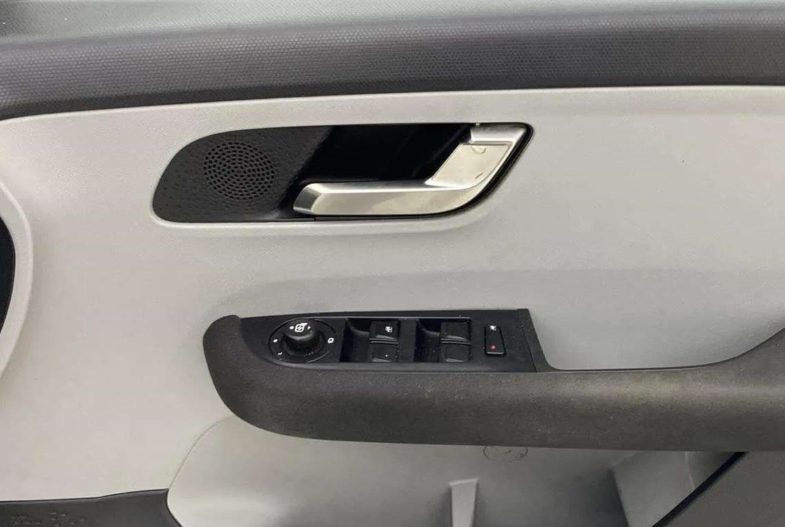 2021 Tata ALTROZ XZ (O) PETROL, CNG, Manual, 76,947 km, Driver Side Door Panels Control