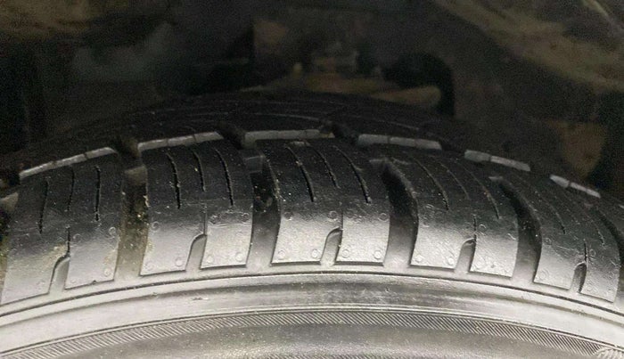 2017 Tata Hexa XT 4X2 6 STR, Diesel, Manual, 82,335 km, Right Front Tyre Tread