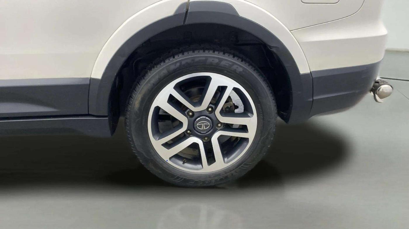 2017 Tata Hexa XT 4X2 6 STR, Diesel, Manual, 82,335 km, Left Rear Wheel