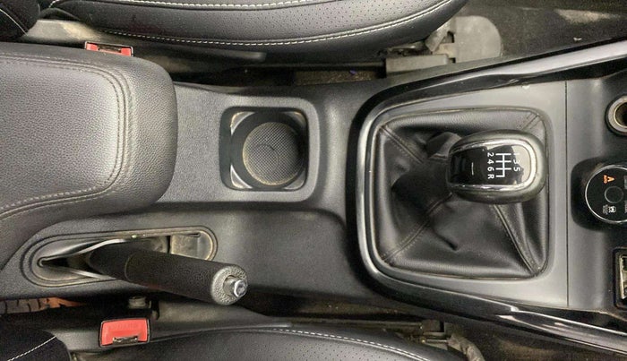 2017 Tata Hexa XT 4X2 6 STR, Diesel, Manual, 82,335 km, Gear Lever