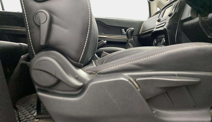 2017 Tata Hexa XT 4X2 6 STR, Diesel, Manual, 82,335 km, Driver Side Adjustment Panel