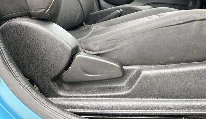 2021 Renault Kwid RXL 1.0 AMT, Petrol, Automatic, 33,446 km, Driver Side Adjustment Panel