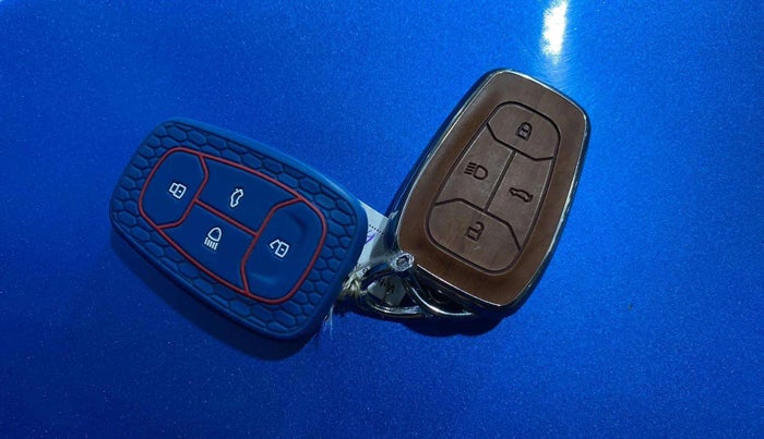 2021 Tata ALTROZ XZ PLUS PETROL, Petrol, Manual, 33,192 km, Key Close Up