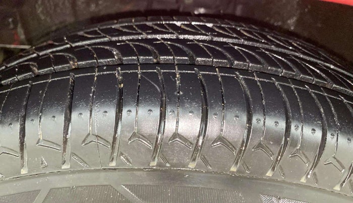 2013 Hyundai i10 SPORTZ 1.2, Petrol, Manual, 23,922 km, Left Front Tyre Tread
