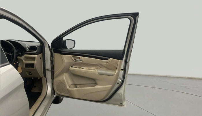 2018 Maruti Ciaz DELTA 1.4 MT PETROL, Petrol, Manual, 55,366 km, RHS Front Door