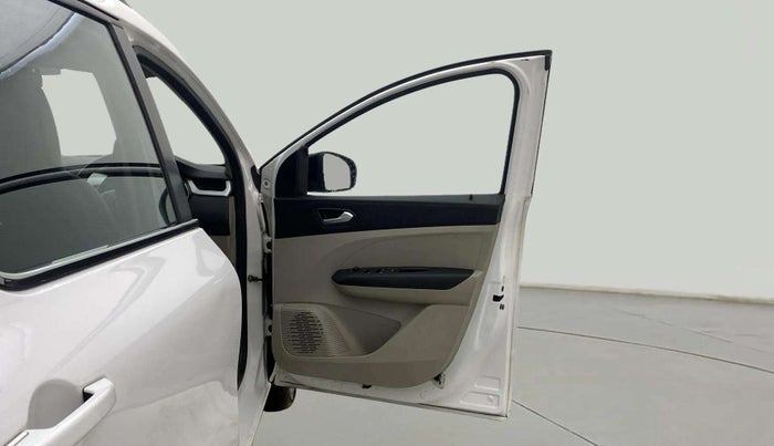 2023 Renault TRIBER RXZ AMT, Petrol, Automatic, 28,769 km, RHS Front Door