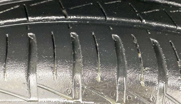 2024 Renault Kwid RXL(O) 1.0L, Petrol, Manual, 23,469 km, Left Front Tyre Tread
