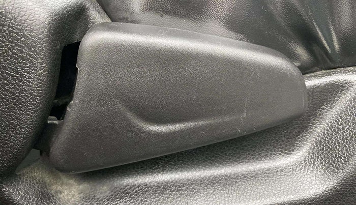 2024 Renault Kwid RXL(O) 1.0L, Petrol, Manual, 23,469 km, Driver Side Adjustment Panel