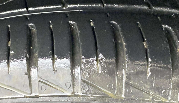 2024 Renault Kwid RXL(O) 1.0L, Petrol, Manual, 23,469 km, Right Front Tyre Tread