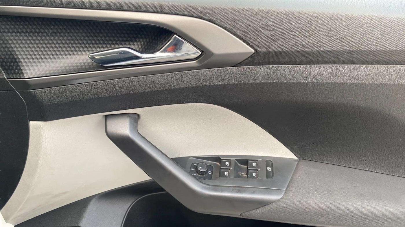 2023 Skoda KUSHAQ AMBITION 1.0L TSI MT, Petrol, Manual, 41,291 km, Driver Side Door Panels Control
