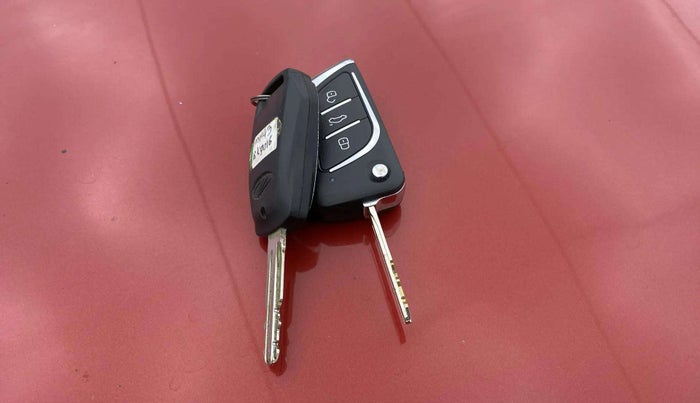 2018 Mahindra KUV 100 NXT K8 D 6 STR, Diesel, Manual, 77,504 km, Key Close Up