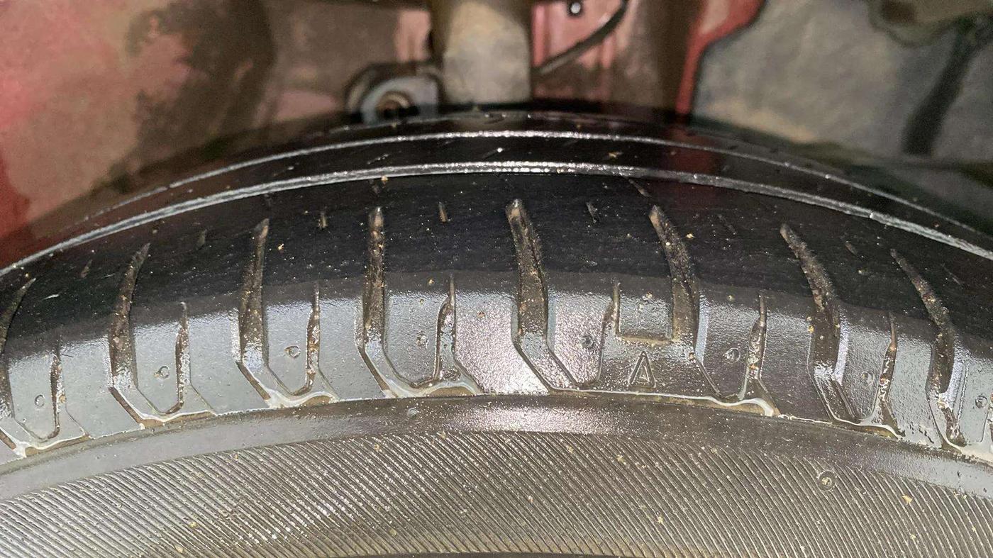 2018 Mahindra KUV 100 NXT K8 D 6 STR, Diesel, Manual, 77,666 km, Right Front Tyre Tread