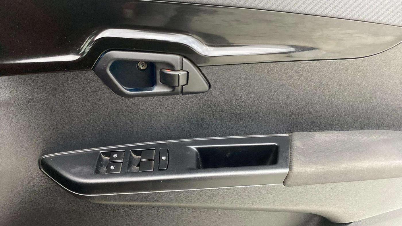 2018 Mahindra KUV 100 NXT K8 D 6 STR, Diesel, Manual, 77,666 km, Driver Side Door Panels Control