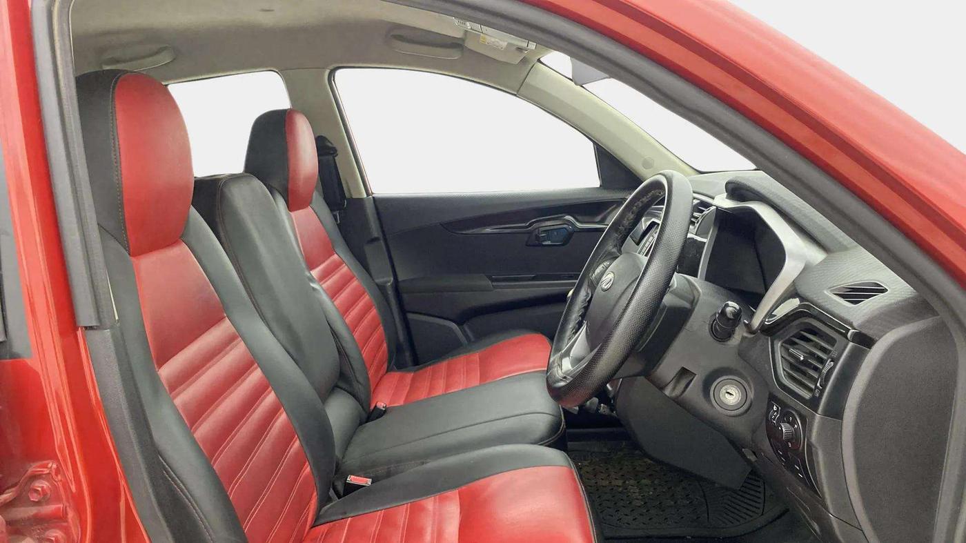 2018 Mahindra KUV 100 NXT K8 D 6 STR, Diesel, Manual, 77,666 km, Right Side Front Door Cabin