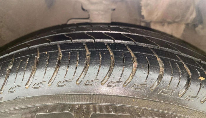 2018 Maruti Celerio VXI CNG, CNG, Manual, 90,213 km, Right Front Tyre Tread