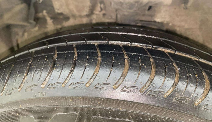 2018 Maruti Celerio VXI CNG, CNG, Manual, 90,213 km, Left Front Tyre Tread