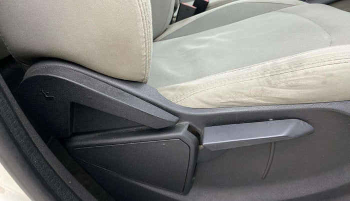2017 Ford Ecosport TREND+ 1.5L DIESEL, Diesel, Manual, 1,29,547 km, Driver Side Adjustment Panel