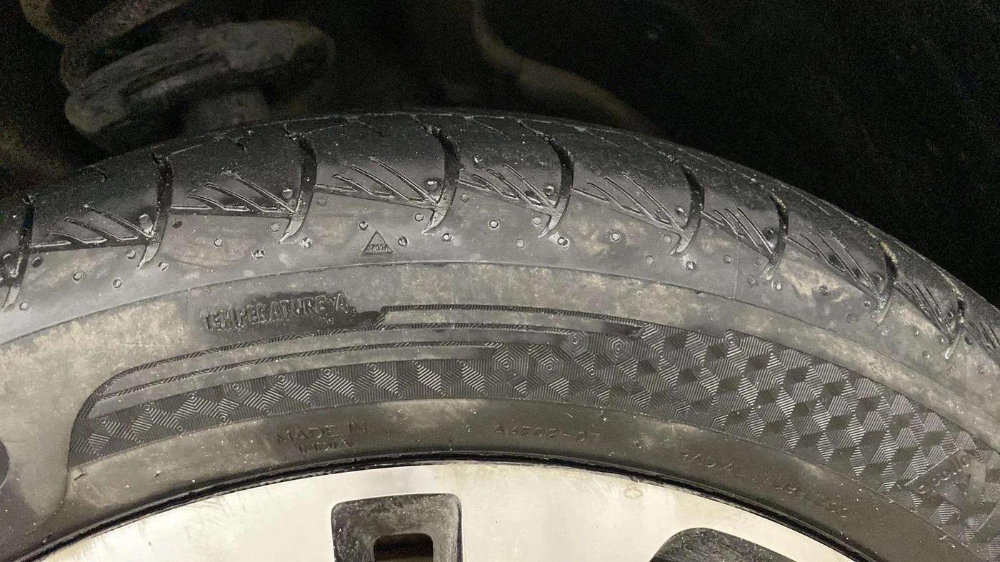 2021 MG HECTOR PLUS SHARP 1.5 PETROL TURBO CVT 6-STR, Petrol, Automatic, 79,227 km, Left Front Tyre Tread