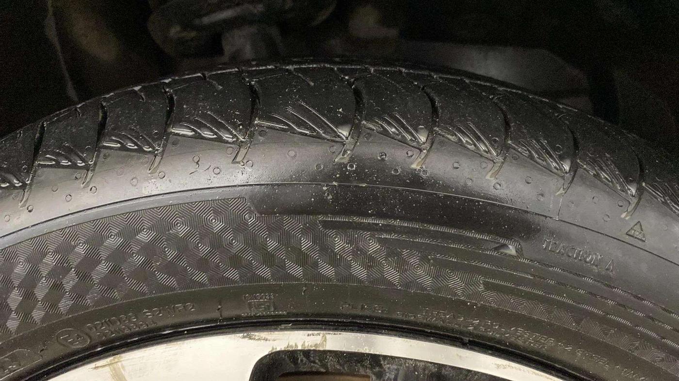2021 MG HECTOR PLUS SHARP 1.5 PETROL TURBO CVT 6-STR, Petrol, Automatic, 79,227 km, Right Front Tyre Tread