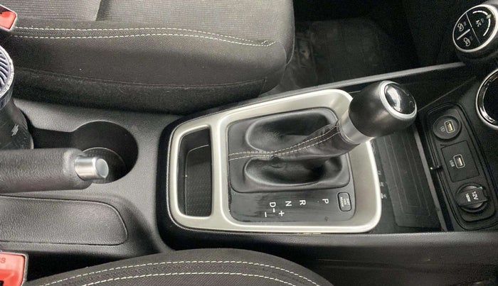 2019 Hyundai VENUE SX PLUS 1.0 TURBO DCT, Petrol, Automatic, 75,203 km, Gear Lever