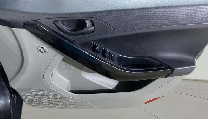 2018 Tata NEXON XM PETROL, Petrol, Manual, 29,108 km, Driver Side Door Panels Control