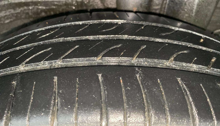 2017 Hyundai Elite i20 MAGNA 1.4 AT, Petrol, Automatic, 92,192 km, Left Rear Tyre Tread