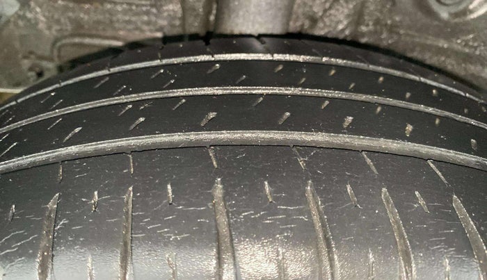 2017 Hyundai Elite i20 MAGNA 1.4 AT, Petrol, Automatic, 92,192 km, Right Rear Tyre Tread