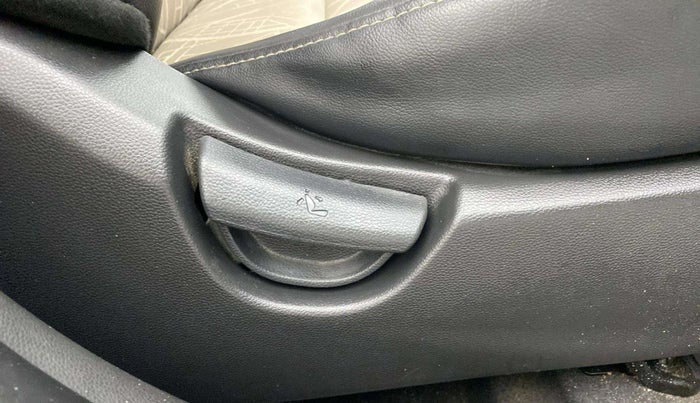 2019 Hyundai Grand i10 SPORTZ AT 1.2 KAPPA VTVT, Petrol, Automatic, 43,949 km, Driver Side Adjustment Panel