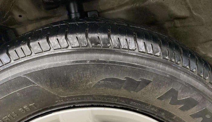 2013 Maruti Swift Dzire VXI, Petrol, Manual, 45,351 km, Left Front Tyre Tread