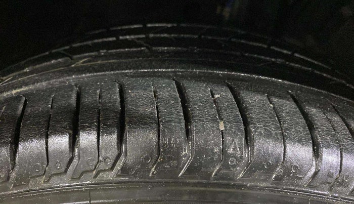 2017 Maruti Baleno ZETA PETROL 1.2, Petrol, Manual, 71,335 km, Right Front Tyre Tread