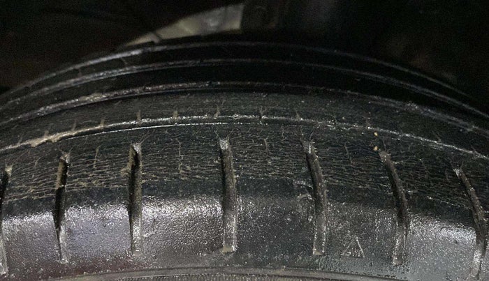 2017 Maruti Baleno ZETA PETROL 1.2, Petrol, Manual, 71,335 km, Left Front Tyre Tread