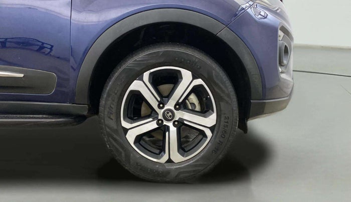 2022 Tata NEXON XZA PLUS (PREMIUM) DIESEL DUAL TONE, Diesel, Automatic, 32,133 km, Right Front Wheel