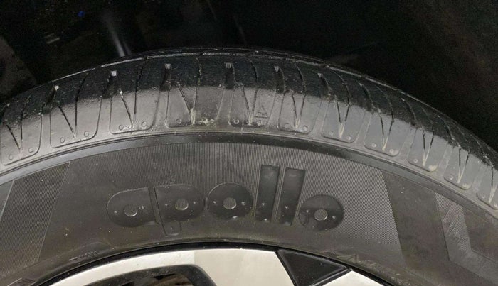 2022 Tata NEXON XZA PLUS (PREMIUM) DIESEL DUAL TONE, Diesel, Automatic, 32,133 km, Right Front Tyre Tread