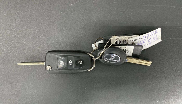 2020 Tata NEXON XZ PETROL, Petrol, Manual, 18,290 km, Key Close Up