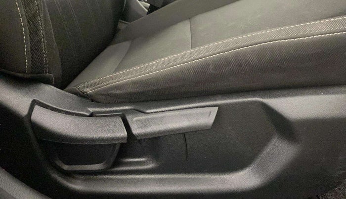 2021 Hyundai NEW I20 ASTA 1.2 AT, Petrol, Automatic, 33,487 km, Driver Side Adjustment Panel