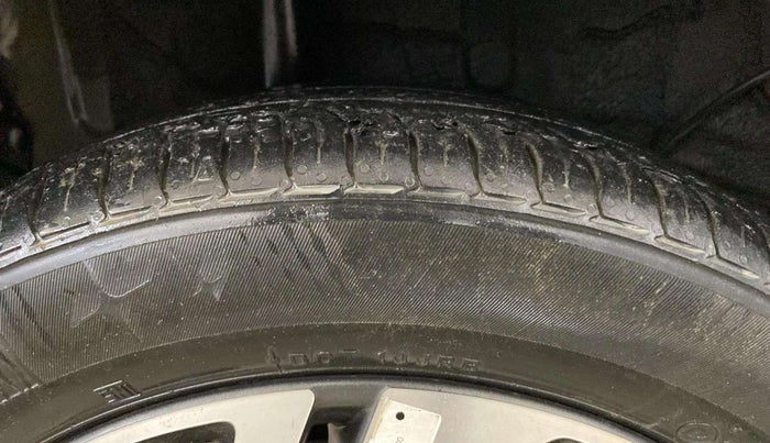 2021 Hyundai NEW I20 ASTA 1.2 AT, Petrol, Automatic, 33,487 km, Right Rear Tyre Tread