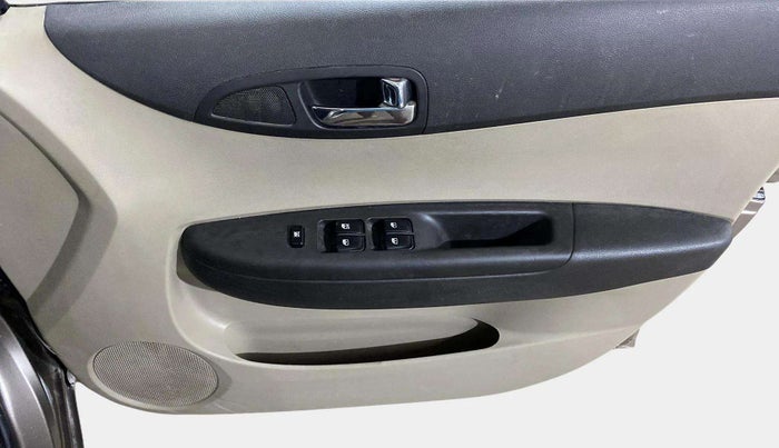 2012 Hyundai i20 MAGNA 1.2, Petrol, Manual, 29,500 km, Driver Side Door Panels Control