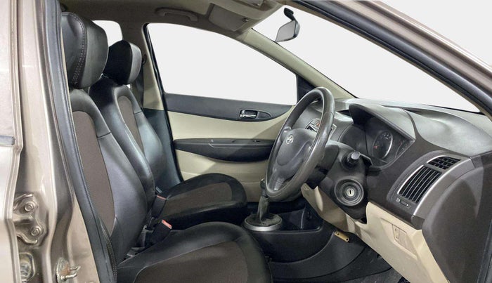 2012 Hyundai i20 MAGNA 1.2, Petrol, Manual, 29,500 km, Right Side Front Door Cabin