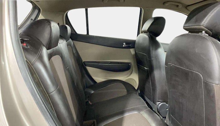 2012 Hyundai i20 MAGNA 1.2, Petrol, Manual, 29,500 km, Right Side Rear Door Cabin