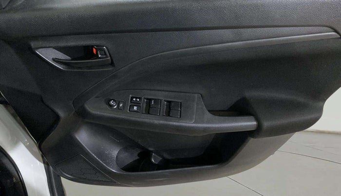 2022 Maruti BREZZA VXI AT SMART HYBRID, Petrol, Automatic, 39,756 km, Driver Side Door Panels Control