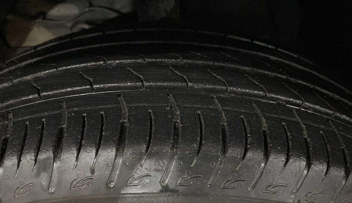 2022 Maruti BREZZA VXI AT SMART HYBRID, Petrol, Automatic, 39,756 km, Left Front Tyre Tread