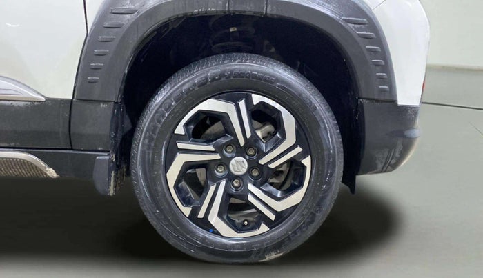 2022 Maruti BREZZA VXI AT SMART HYBRID, Petrol, Automatic, 39,756 km, Right Front Wheel