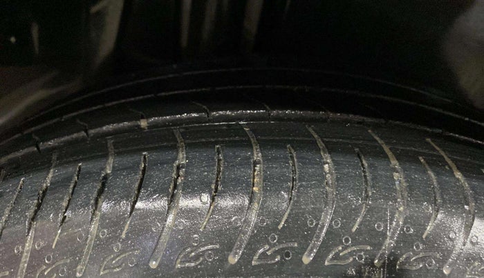 2022 Maruti BREZZA VXI AT SMART HYBRID, Petrol, Automatic, 39,756 km, Right Rear Tyre Tread