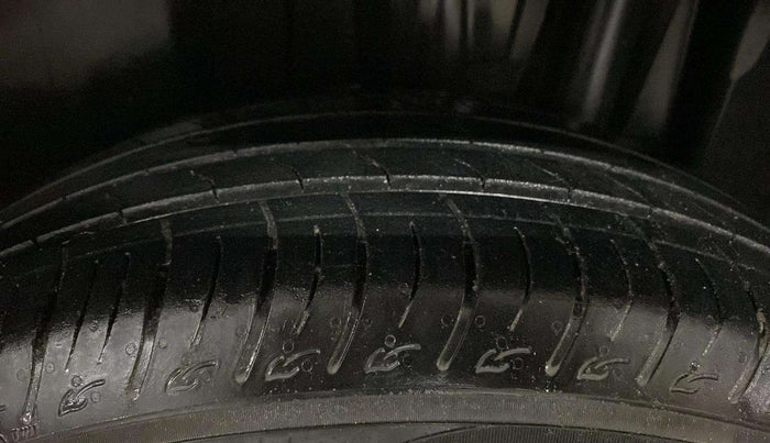 2022 Maruti BREZZA VXI AT SMART HYBRID, Petrol, Automatic, 39,756 km, Left Rear Tyre Tread