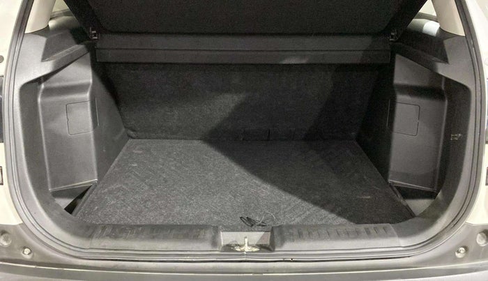 2022 Maruti BREZZA VXI AT SMART HYBRID, Petrol, Automatic, 39,756 km, Boot Inside